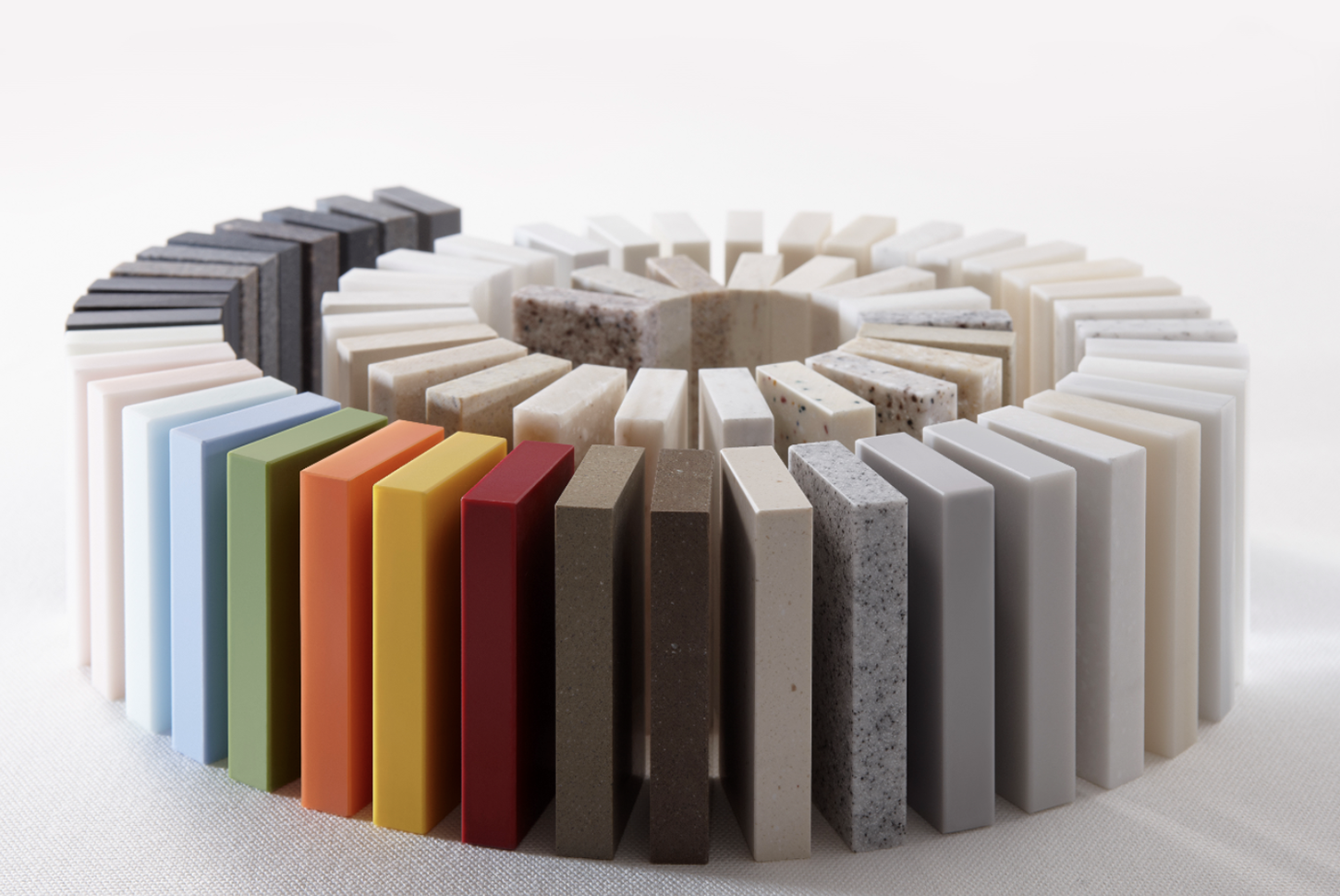 キッチンの色選びのポイントは？選び方や人気な色について解説