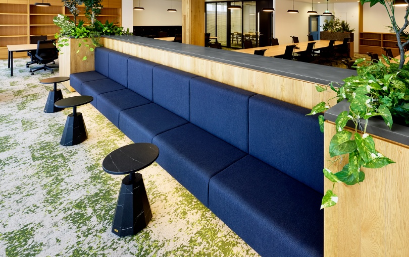 人と人をつなぐ、開放的なオフィス