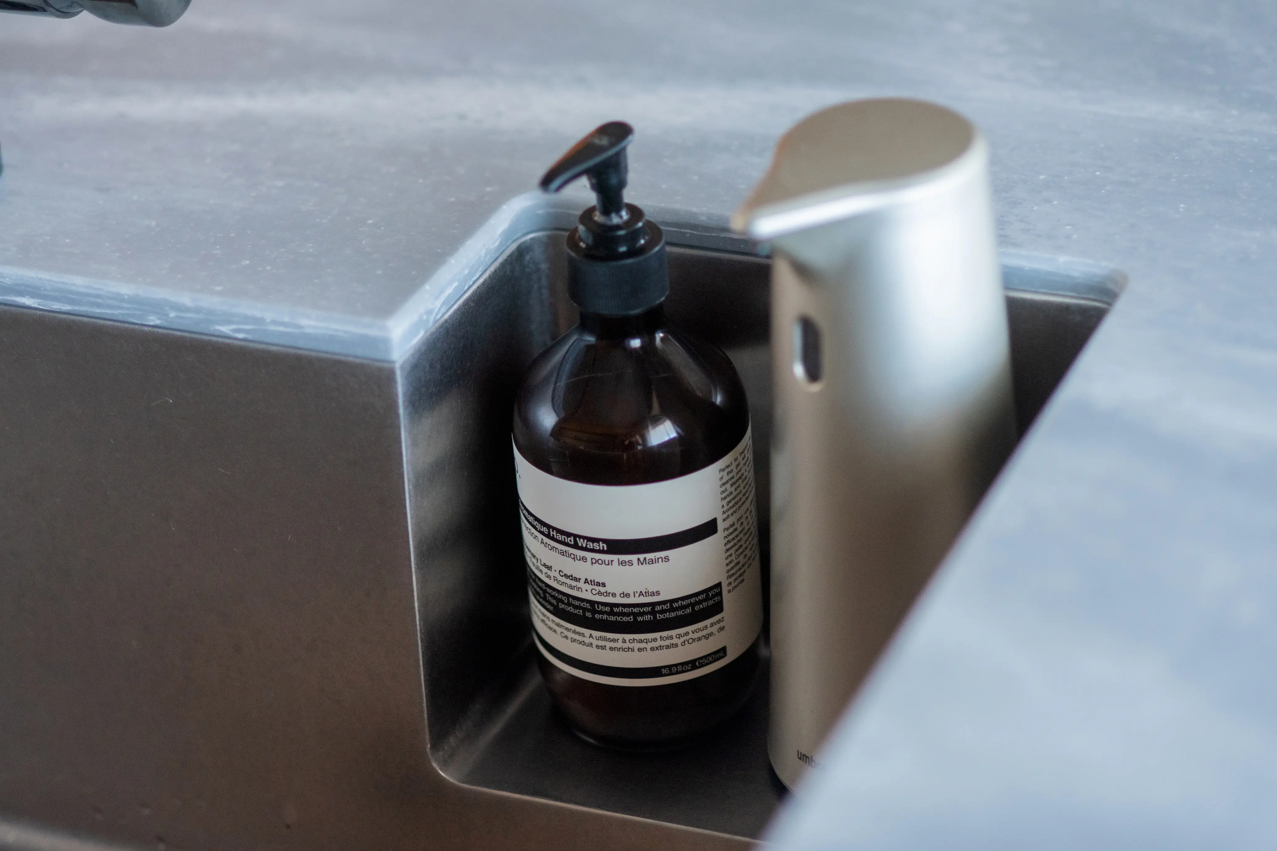 人工大理石 コーリアン®の厚み